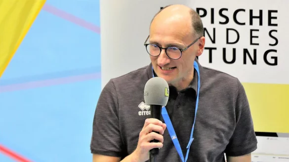 Jens Genge ist Beiratsvorsitzender beim Frauenhandball-Bundesligisten HSG Blomberg-Lippe. - &copy; Oliver K&ouml;nig