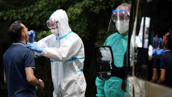 Noch immer sind laut Kreisverwaltung insgesamt 20 mobile Teams im Kreis G&uuml;tersloh im Einsatz, um Menschen auf das Coronavirus zu testen&ndash; erst mal auf unbestimmte Zeit.&nbsp; - &copy; Patrick Menzel