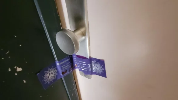 Die T&uuml;r ist versiegelt. - &copy; Astrid Sewing