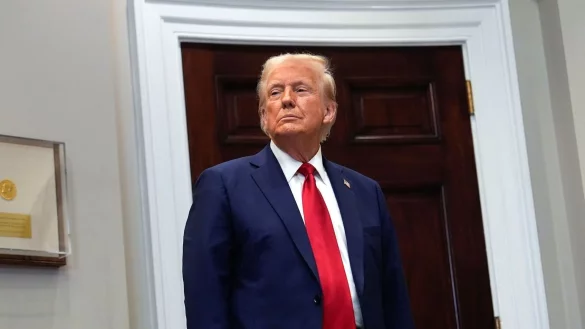 Rund 500 Milliarden US-Dollar sollen laut Präsident Donald Trump in ein neues Mega-Projekt für Künstliche Intelligenz fließen. - © Julia Demaree Nikhinson/dpa