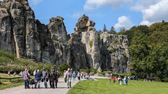Rund 600.000 Menschen haben 2024 die Externsteine besucht. - © LVL