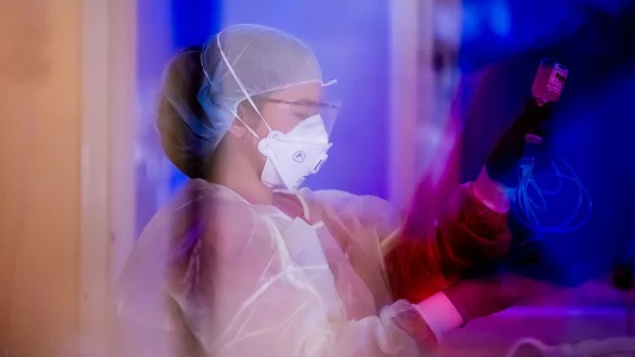 Corona-Intensivstation - &copy; Foto: Christoph Soeder/dpa