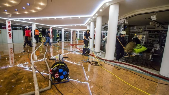 Das Jahnplatzforum steht unter Wasser. - &copy; Alexandra Buck