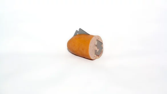 Hier ist eine Wurst mit Rasierklingen pr&auml;pariert. Um was f&uuml;r einen Giftk&ouml;der es sich in dem Fall in Blomberg handelt, hat die Polizei nicht mitgeteilt. - &copy; Symbolbild: Pixabay