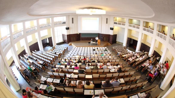 Blick auf einen H&ouml;rsaal - &copy; Foto: Bodo Marks