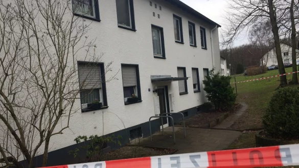 Die 37-j&auml;hrige Augustdorferin wurde in ihrer Wohnung in der Mittelstra&szlig;e aufgefunden. - &copy; Martin Hostert