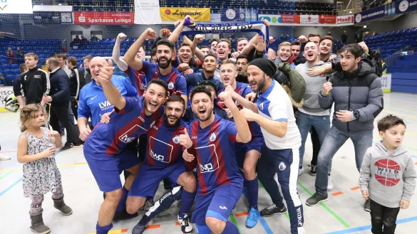 2019 hat der TBV Lemgo seinen Heimvorteil bei der Endrunde genutzt und feierte ausgelassen. - &copy; Paul Cohen