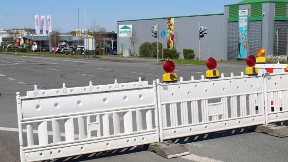 Am kommenden Freitag werden die Barken am Eingang vom Industriegebiet S&uuml;lterheide entfernt. Dann ist die Fahrt auf der B&thinsp;239 zwischen Lage und Detmold wieder frei. 
 - &copy; Sandra Castrup