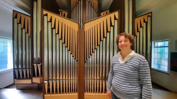 Katrin Leykauf spielt verschiedene Instrumente, doch die Orgel fasziniert sie am meisten. "Kein anderes Instrument ist so vielf&auml;ltig", sagt sie. - &copy; Michaela Wei&szlig;e(LZ)