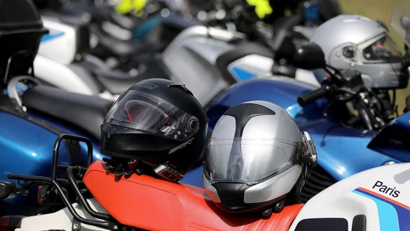 Kalletal setzt auf Gespr&auml;che mit den Motorradfahrern. Foto: Oliver Berg/dpa - &copy; (c) Copyright 2018, dpa (www.dpa.de). Alle Rechte vorbehalten