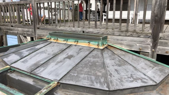 Das Kneipp-Armbecken am Uhrenturm-Gradierwerk liegt aktuell trocken. - &copy; Thomas Reineke