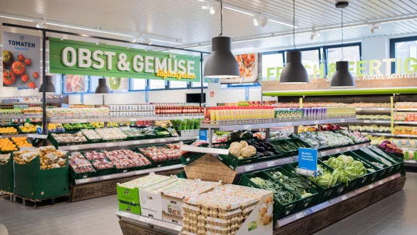 Aufger&auml;umt: Ein Blick in den Gem&uuml;sebereich eines Aldi-Markts. - &copy; dpa