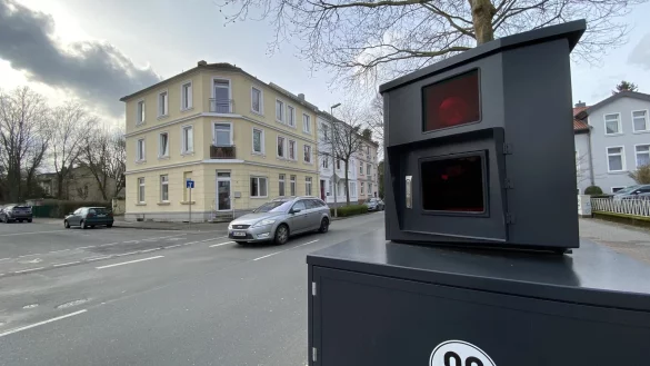 Drei Monate lang wird der semistation&auml;re Blitzer Horst im Kreis Lippe getestet. - &copy; Sven Koch