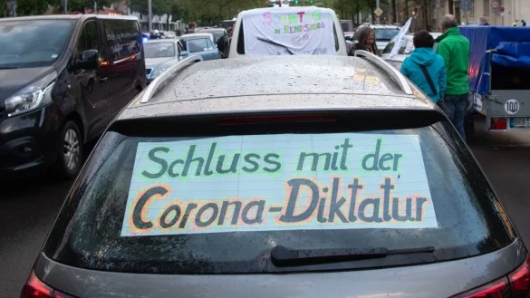 Demonstration gegen Corona-Einschr&auml;nkungen - &copy; Foto: Paul Zinken/dpa-Zentralbild/dpa