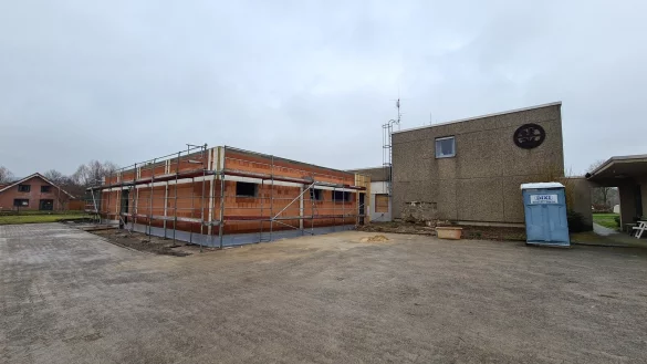 Der Rohbau des Sozialtraktes f&uuml;r die Feuerwache Im K&auml;lbertal ist fertig. Jetzt folgen die Fenster. - &copy; Nadine Uphoff