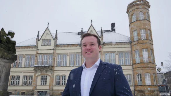 Kandidat im Schneegestöber: Michael Ruttner ist der Bürgermeisterkandidat der CDU Horn-Bad Meinberg. - © Jost Wolf