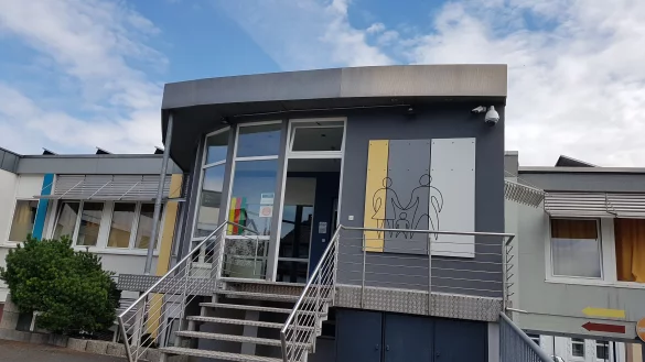 Die Stadt Blomberg hat das Wohnheim am Lehmbrink f&uuml;r f&uuml;nf Jahre gemietet. Zurzeit sind von den 120 Pl&auml;tzen 75 belegt. Doch die Bewohner w&uuml;rden gerne in private Wohnungen umziehen &ndash; wenn es sie denn g&auml;be. - &copy; Marianne Schwarzer