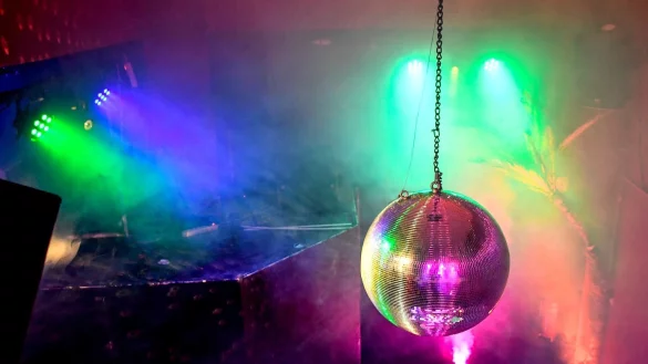 Diskokugel - &copy; Foto: Britta Pedersen/dpa-Zentralbild/dpa