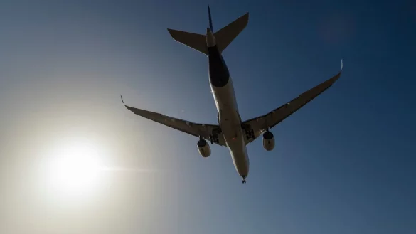 Flugzeug - &copy; Foto: Boris Roessler/dpa