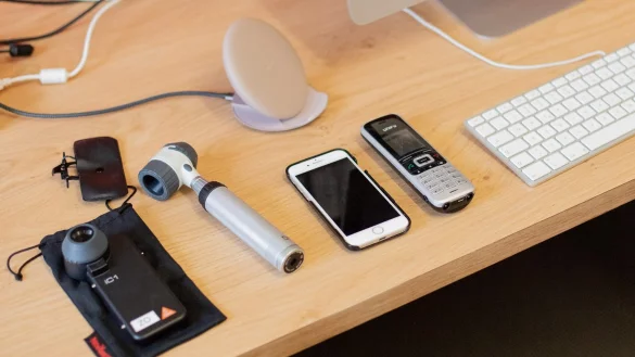 Patienten helfen Forschung via App - &copy; Foto: Christoph Soeder/dpa-Zentralbild/dpa