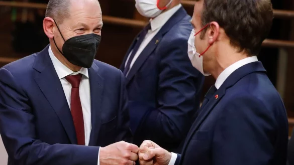 Scholz und Macron - &copy; Foto: Stephanie Lecocq/Pool EPA/AP/dpa