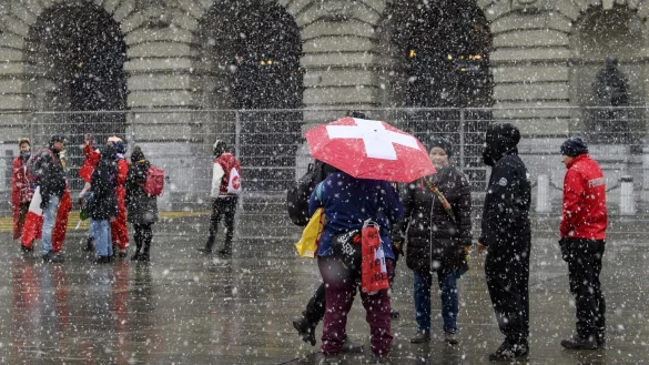 Schweiz wird Hochrisikogebiet - &copy; Foto: Anthony Anex/KEYSTONE/dpa