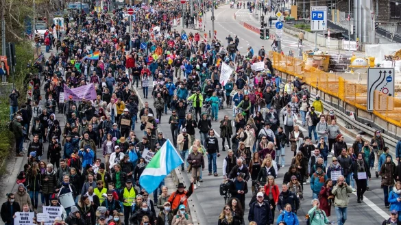 Demonstration in Stuttgart - &copy; Foto: Christoph Schmidt/dpa