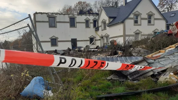 Die Brandruine an der Herforder Straße. - © Jobst Lüdeking
