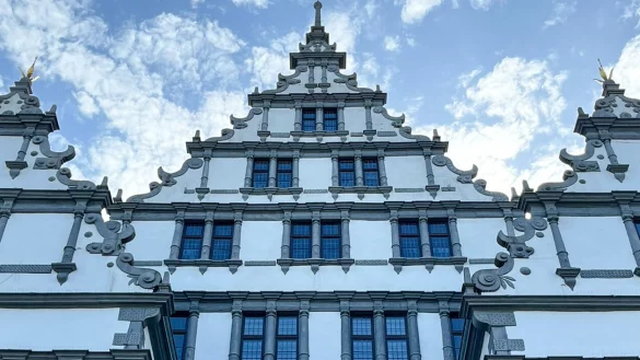 Das Paderborner Rathaus gilt als eines der sch&ouml;nsten im Land. Die Arbeit darin ist in der Stadt mit rund 160.000 Einwohnern genauso anstrengend wie in einem Funktionsbau. - &copy; Nikola Becker
