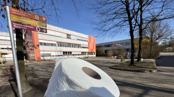 Der Pilotversuch für besser ausgestattete und saubere Toiletten ist für den Zeitraum von Mai bis zum Sommerferienbeginn geplant und soll auch am Schulzentrum Lohfeld umgesetzt werden. - © Sven Kienscherf