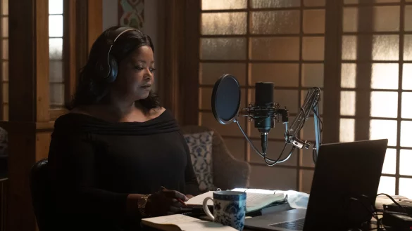 Die True-Crime-Podcasterin Poppy Parnell (Octavia Spencer) rollt einen weit zur&uuml;ckliegenden Mordfall neu auf. - &copy; Apple