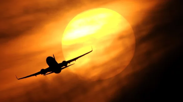 Flugzeug - &copy; Foto: Julian Stratenschulte/dpa