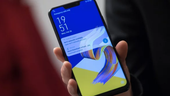 Zenfone-Display - &copy; Foto: Andrea Warnecke