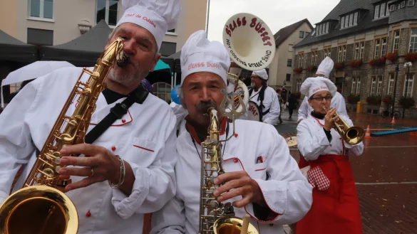 Weitere Veranstaltungen k&ouml;nnten durch die Mitgliedschaft im Kultursekretariat NRW m&ouml;glich werden wie bei der &bdquo;Lagenser Zeitreise" im vergangenen Herbst die Gruppe &bdquo;BrassBuffet". - &copy; Knut Dinter