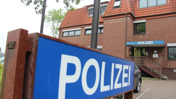 Sitz von Schutz- und Kriminalpolizei: Die Wache an der Friedrich-Petri-Stra&szlig;e beherbergt auch zwei Kripo-Beamte. Es gibt &Uuml;berlegungen, dass sie m&ouml;glicherweise ihren Dienst k&uuml;nftig in der Nachbarstadt Bad Salzuflen versehen. ?Foto: Wolfgang Becker - &copy; Wolfgang Becker