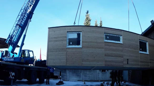 Haus am Haken: Fix und fertig möbliert werden die Wohnmöglichkeiten in den verschiedenen Standorten angeliefert. - © Stadt Lage