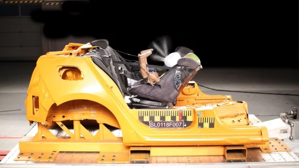 Kindersitz mit Airbag - &copy; Foto: Stiftung Warentest