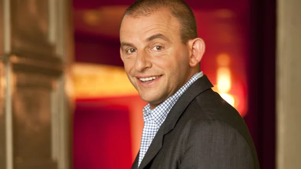 Dominique Horwitz ist Schauspieler, S&auml;nger und Schriftsteller. Mit dem Detmolder Kammerorchester befasst er sich in Detmold mit einem St&uuml;ck des in Auschwitz get&ouml;teten Viktor Ullmann. - &copy; Brinkhoff/Moegenburg