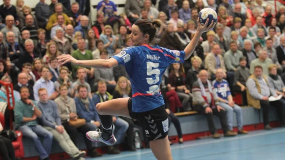 Sympathischer Wirbelwind: Blombergs Linksaußen Franziska Müller hat ihren Vertrag in Blomberg um ein weiteres Jahr verlängert. - © Dietmar Welle