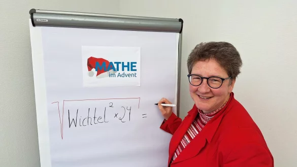 Dr. A. Heinrike Heil freut sich auf 24-mal Mathe-Spa&szlig; im Advent. - &copy; Christina-Carolin Rempe/ Stiftung Standortsicherung