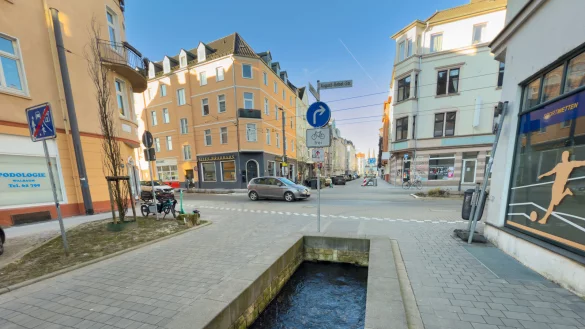 Die Betreiber des Alten Brauhauses haben sich zwei Läden in direkter Nachbarschaft gesichert. Die Bielefelder erwarten neue Gaumenfreuden. - © Andreas Zobe