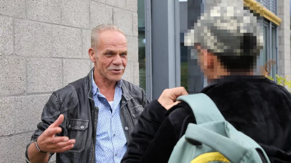 Gehen von Diskriminierung aus: Heinz Brenner ist befreundet mit dem 27-j&auml;hrigen Jordanier, der in Detmold studiert. Der Student, der anonym bleiben will, vermutet, dass er aufgrund seiner Herkunft nicht in einem Fitnessstudio in der Detmolder Innenstadt trainieren darf. - &copy; Bernhard Preu&szlig;