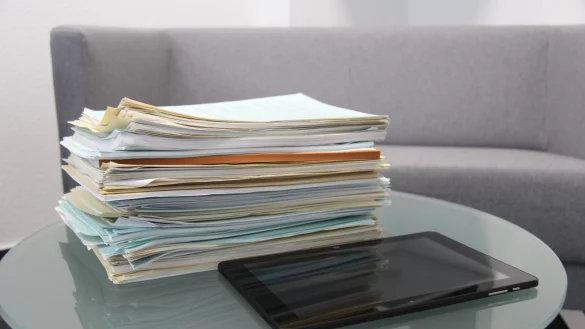 Massenweise Unterlagen: Jedes Ratsmitglied erh&auml;lt jedes Jahr etliche Vorlagen, Einladungen und andere Informationen auf Papier. K&uuml;nftig k&ouml;nnte das ganze &uuml;ber Tablet laufen. - &copy; Jana Beckmann