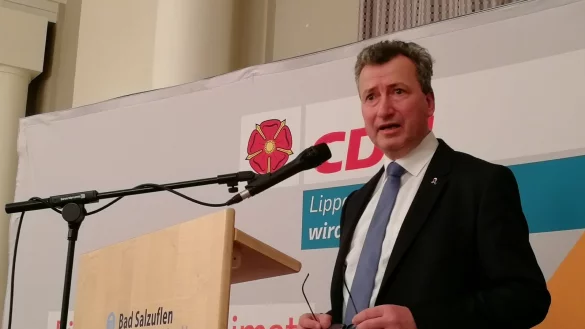 Jens Gnisa freut sich &uuml;ber die Ovationen der CDU-Mitglieder. Jetzt beginnt der Landratswahlkampf. - &copy; Astrid Sewing