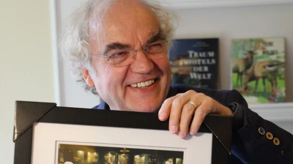 Thomas Walther vertrat im Detmolder Auschwitz-Prozess 26 Nebenkläger. Einer von ihnen schenkte ihm aus Dankbarkeit das Bild.  - © Rafi Yablonsky