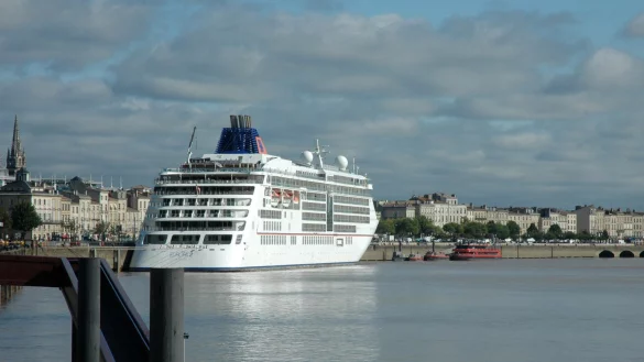 Luxuskreuzfahrtschiff - &copy; Foto: Michael Zehender/dpa