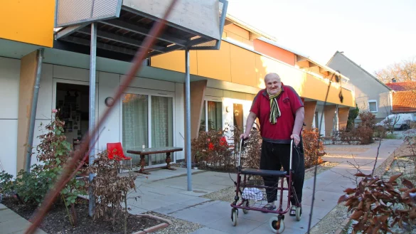 K&auml;lte ist er gewohnt: Uwe Kiesel ist viele Jahre als Obdachloser in Europa unterwegs gewesen, das hat ihn abgeh&auml;rtet. In Detmold hat der 61-J&auml;hrige eine kleine Wohnung bezogen, die ihm die &bdquo;Herberge zur Heimat" vermittelt hat. - &copy; Vera Gerstendorf-Welle