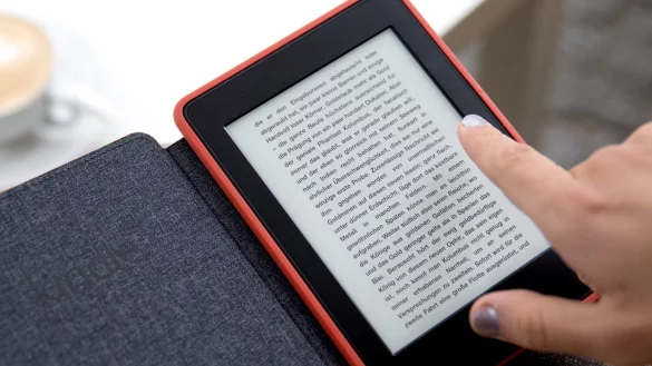 E-Book-Reader mit Touchscreen - &copy; Foto: Florian Schuh/dpa-tmn
