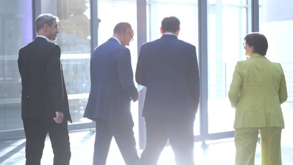 Nicht alle teilen die Zufriedenheit der Parteispitzen von CSU, CDU und SPD über das Ergebnis der Sondierungen. - © IMAGO/dts Nachrichtenagentur