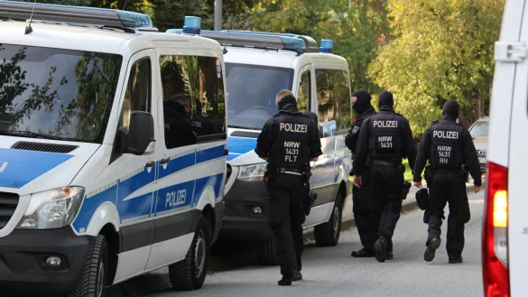 In mehreren Bundesländern durchsuchen Polizisten Bordelle und Wohnungen (Symbolbild). - © Lukas Brekenkamp